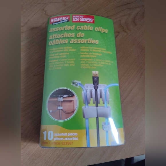 NWT Staples assorted computer cable clips - Picture 3 of 3